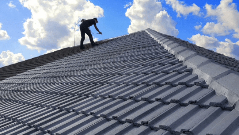 The Top 5 Signs That Your Flat Roof Is Damaged and How To Fix It
